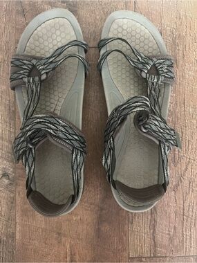 Baretraps Dandy Adjustable Straps Sport hiking Sandal Size 8 women Grey